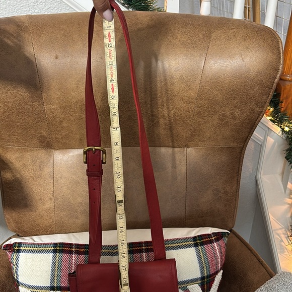 Beautiful Fossil Red Leather Saddle Envelope Crossbody - Picture 15 of 15